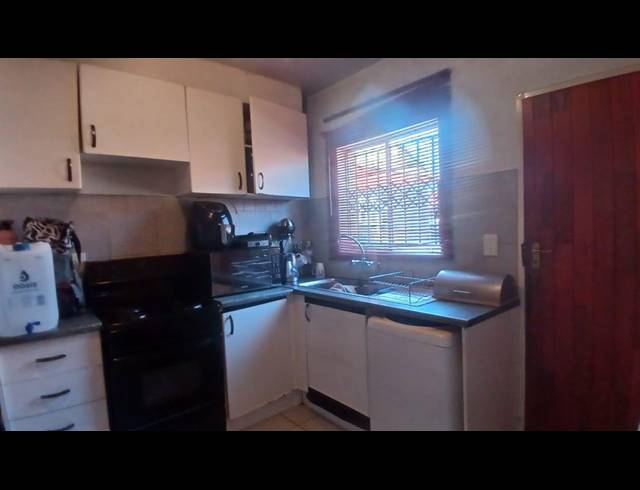 4 BEDROOM TOWNHOUSE FOR SALE IN MONDEOR